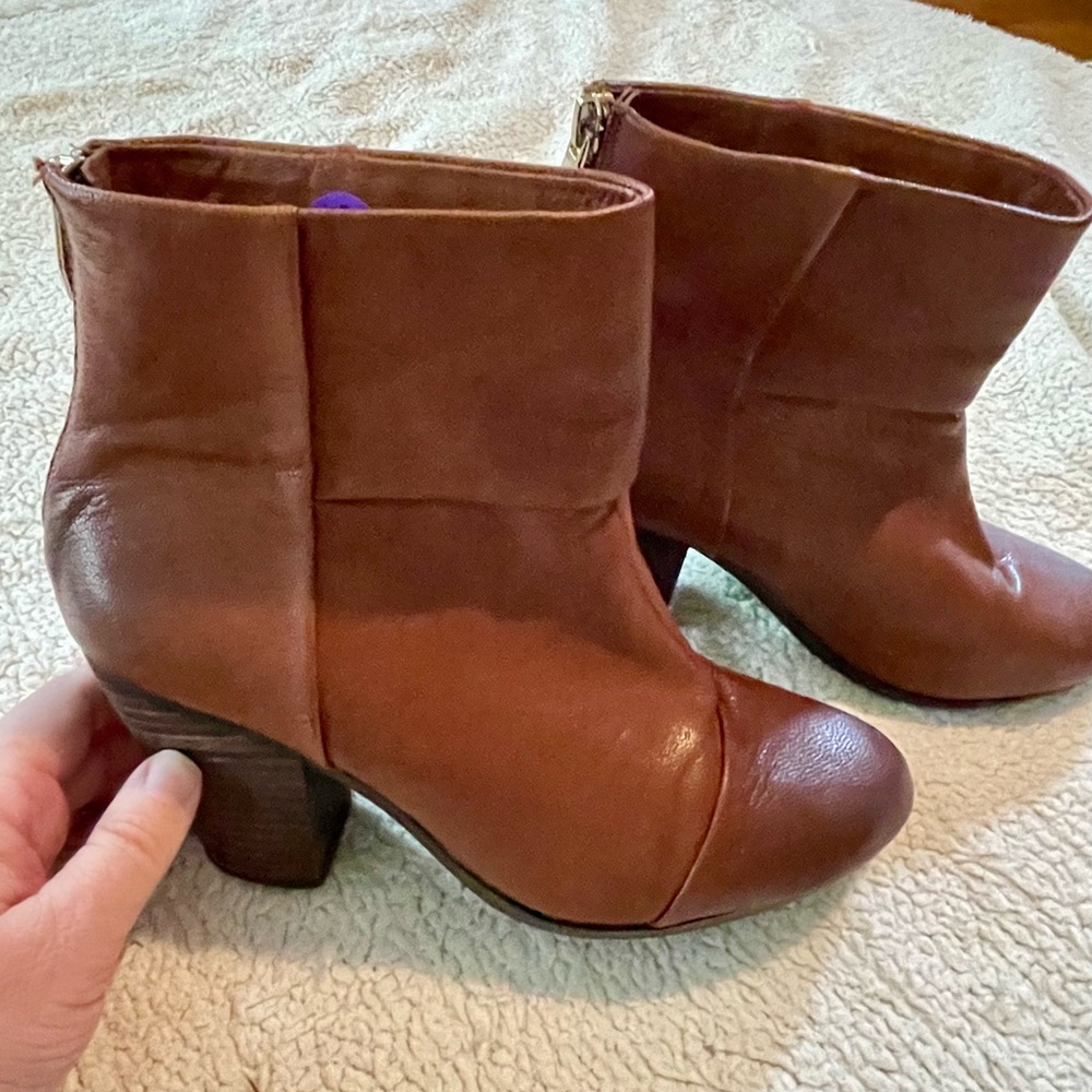 Vince Camino Brown Leather Ankle Boots - Size 8M